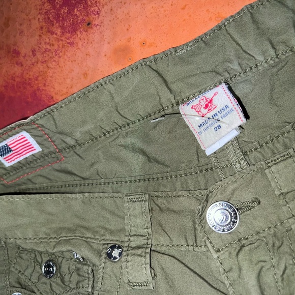 True Religion Riley Shorts in Army Green Size 28 - Picture 6 of 8